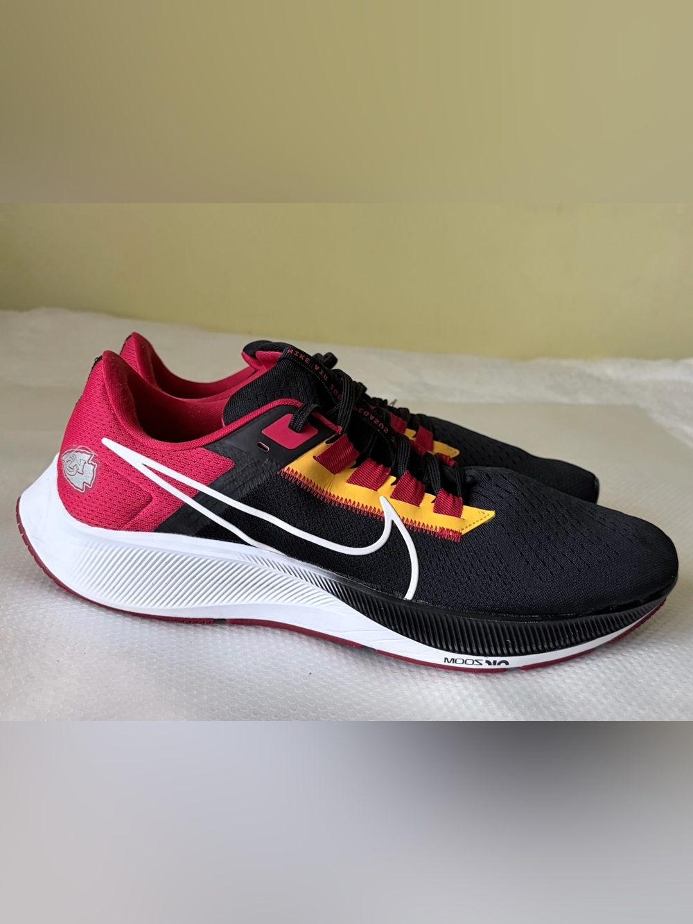 Nike Men’s Black, Red & Yellow Running Sneakers Sz 13